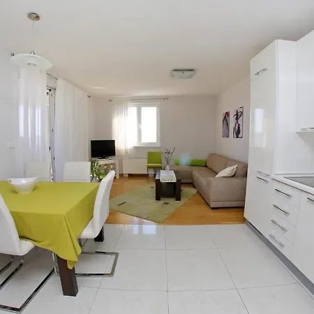 Apartman Lila *