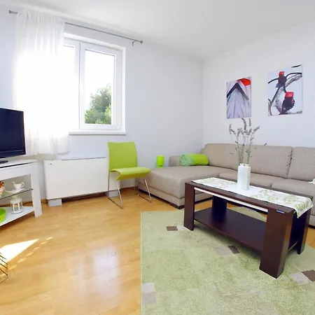 Apartman Lila *
